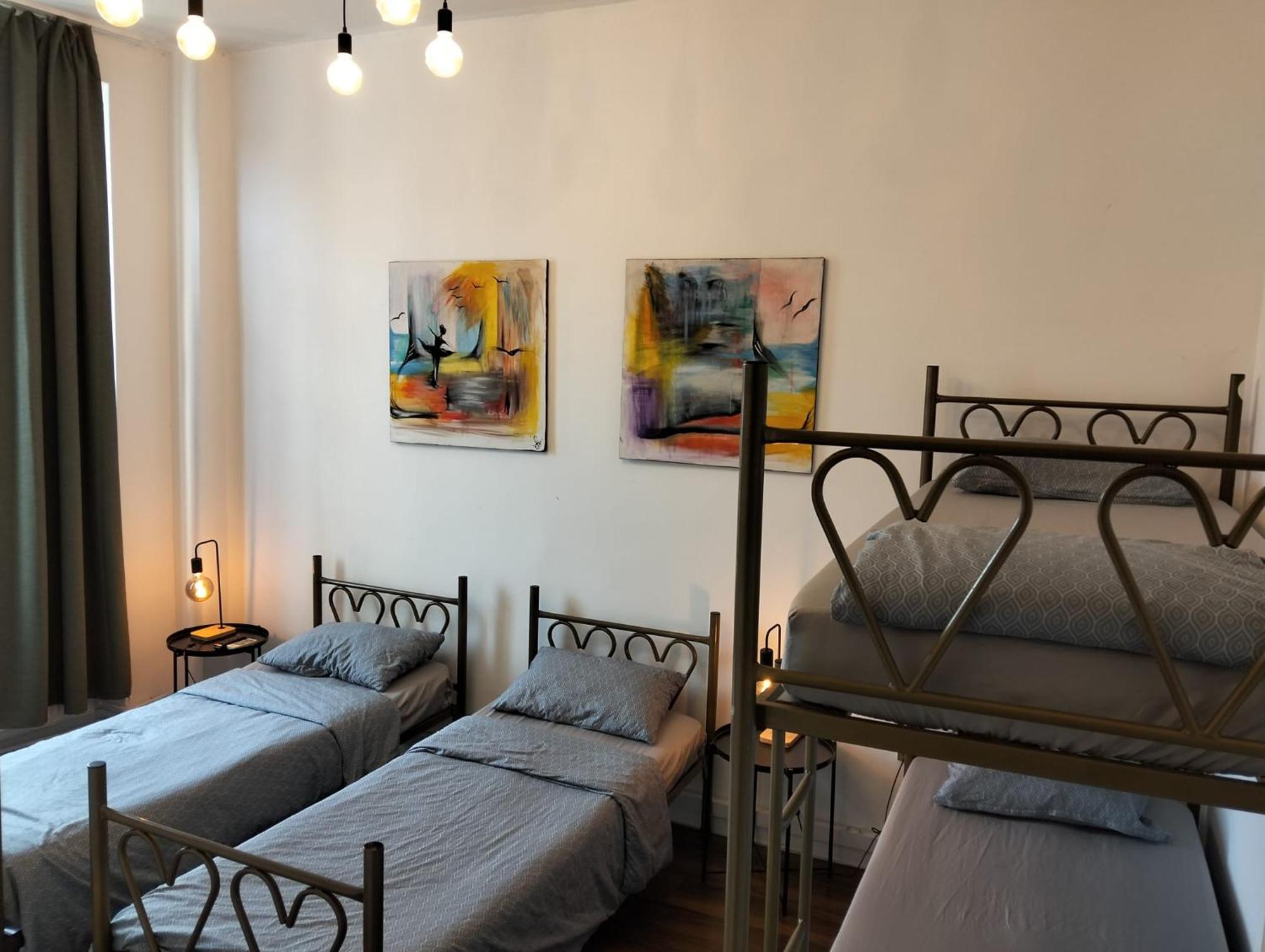 Antique Hostel Bucharest Exterior photo