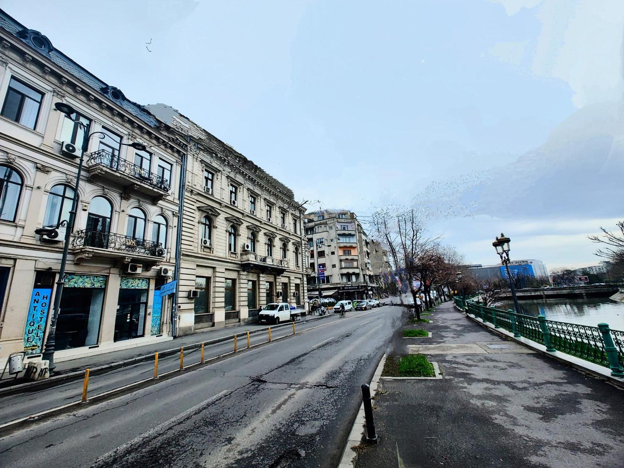 Antique Hostel Bucharest Exterior photo