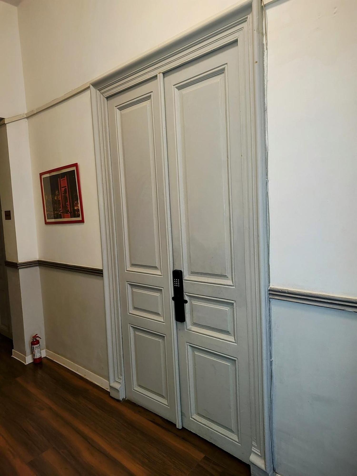 Antique Hostel Bucharest Exterior photo