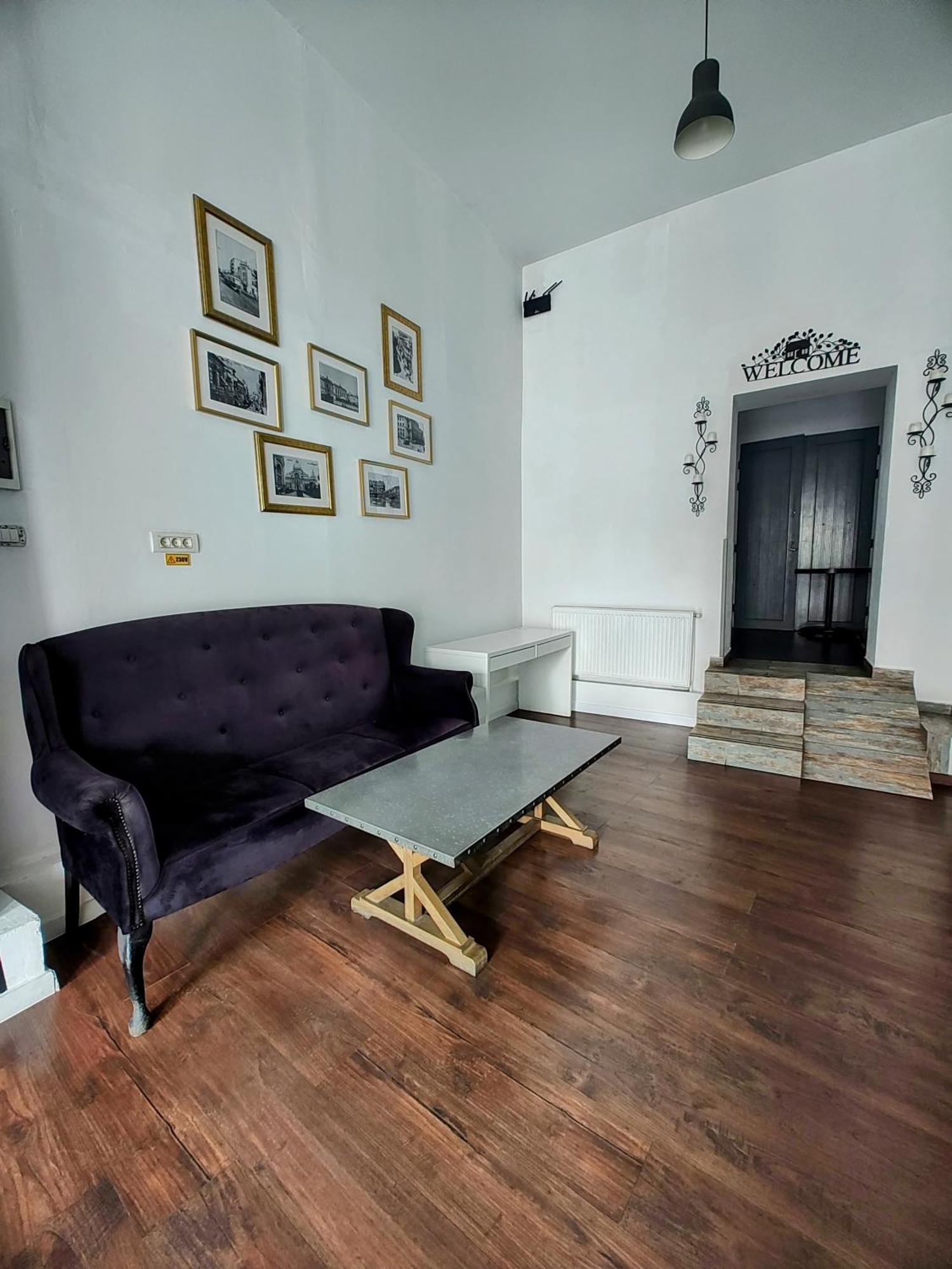 Antique Hostel Bucharest Exterior photo