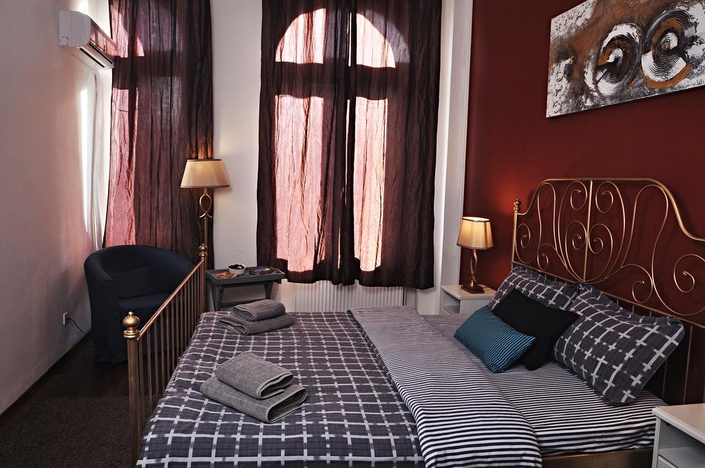 Antique Hostel Bucharest Room photo