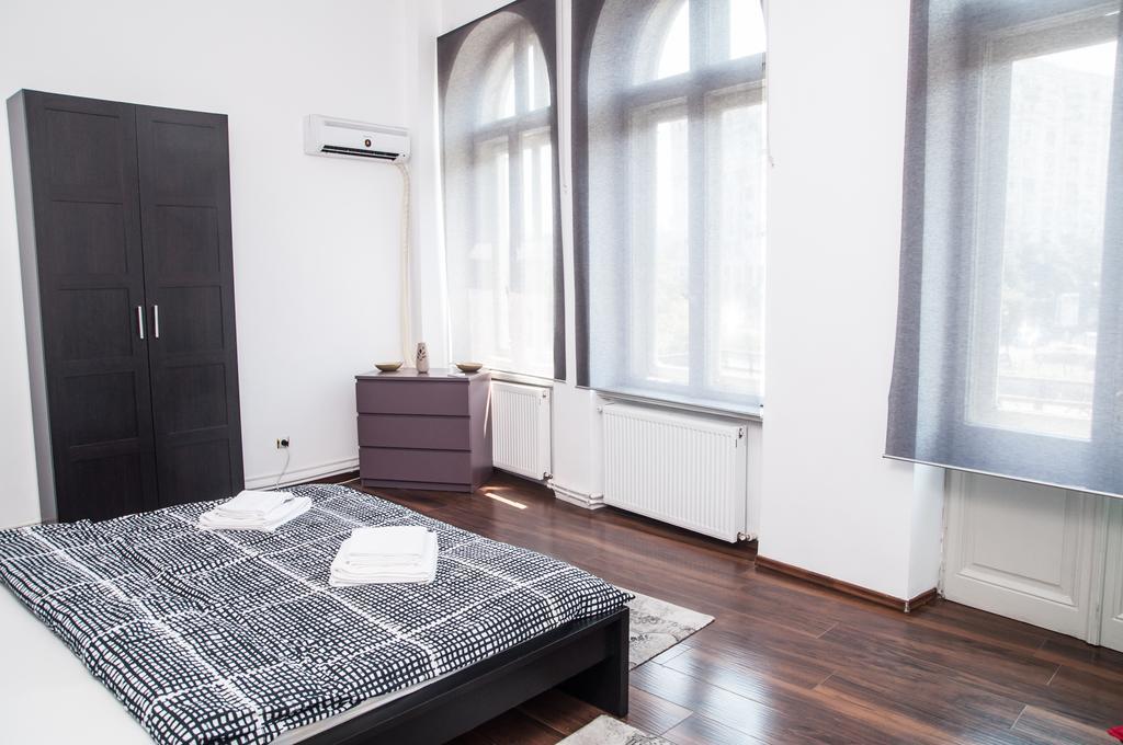 Antique Hostel Bucharest Exterior photo